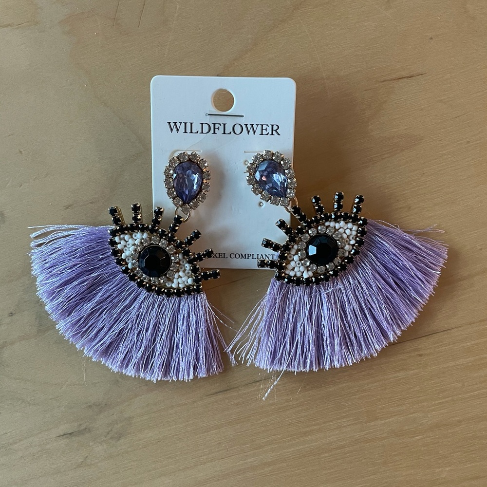 Eye earrings with fringe